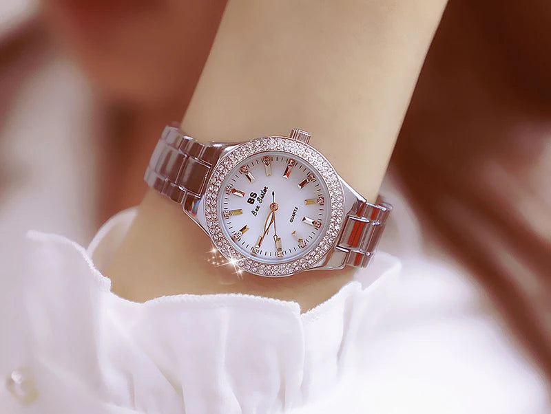 2024 Relógios de pulso femininos de ouro Relógios de vestido Relógios de cristal de diamante Relógios de aço inoxidável Relógio de prata feminino Montre Femme 2023