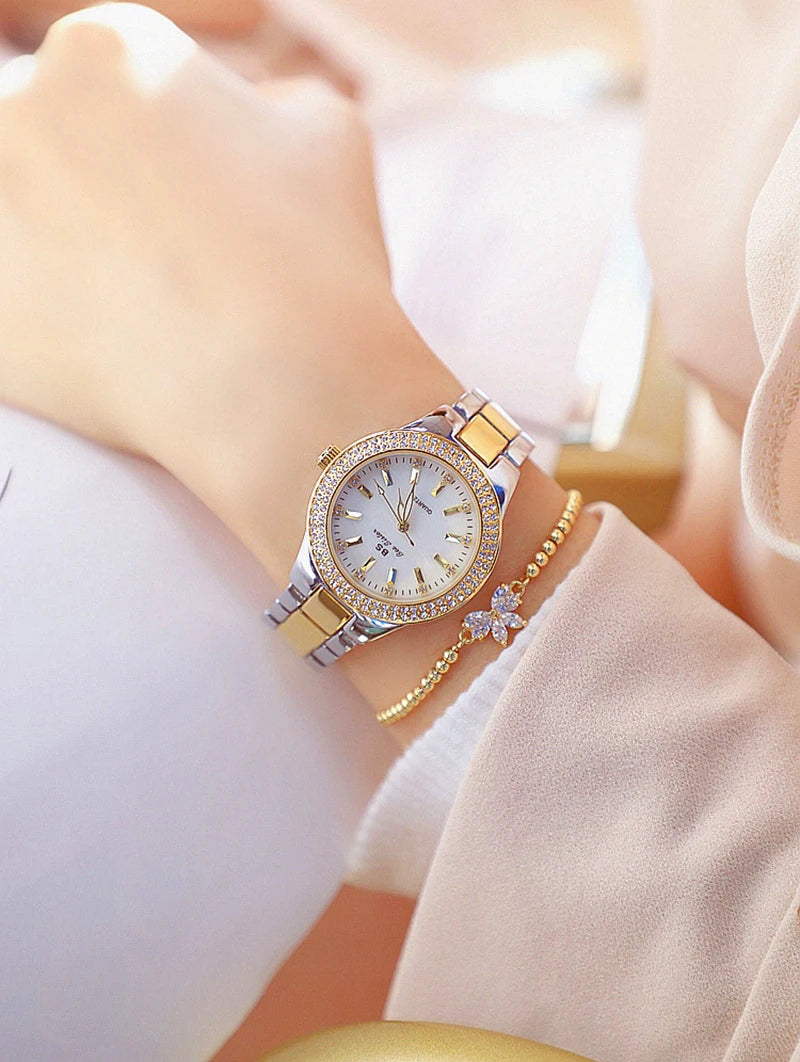 2024 Relógios de pulso femininos de ouro Relógios de vestido Relógios de cristal de diamante Relógios de aço inoxidável Relógio de prata feminino Montre Femme 2023